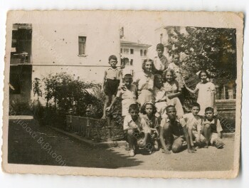 Ομάδα παιδιών από την παιδόπολη Ωραιοκάστρου, βόλτα στο χωριό