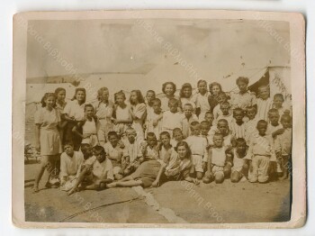 Ομαδάρχισες και παιδιά στην Παιδόπολη Ωραιοκάστρου Θεσσαλονίκης