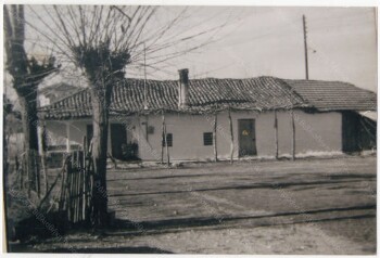 A typical Roumlouki house with tiled roof