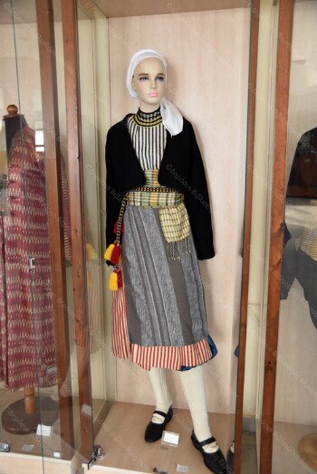 Γυναικεία παραδοσιακή φορεσιά Ματσούκας