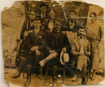 Φυτειώτες σε αναμνηστική φωτογραφία