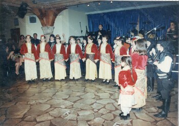 Χορός νεολαίας Ευξείνου Λέσχης Βέροιας στο κέντρο 
