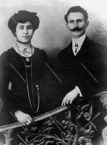 Sotirios Dika's couple from Livadi in the beginning of the 20th ce.