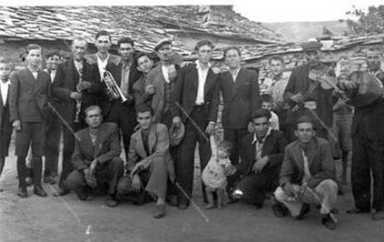Η λαϊκή ορχήστρα των Καλέα και Ζιάκα στο Λιβάδι δεκαετία '30