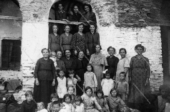 A group of women. Livadi decades of the 50s