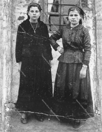 Girls from karitsa, during the interwar