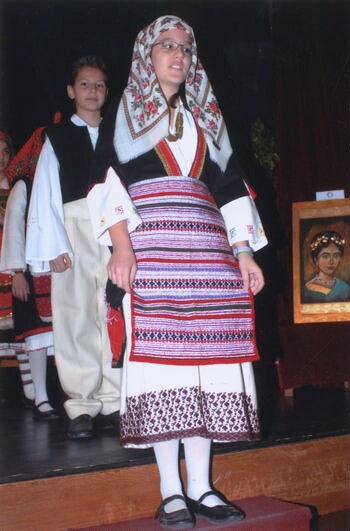 Γυναικεία παραδοσιακή φορεσιά από την Επισκοπή Ναούσης