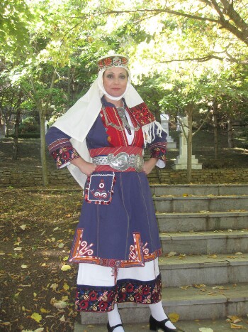 Γυναικεία παραδοσιακή φορεσιά Πυλαίας Θεσσαλονίκης