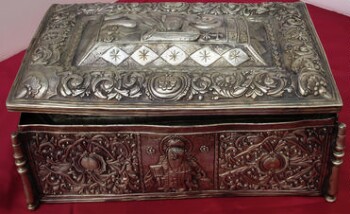 Λειψανοθήκη με οστά των Αγίων Μόδεστου, Χαραλάμπους, Διονυσίου Αρεοπαγίτου και Τρύφωνος