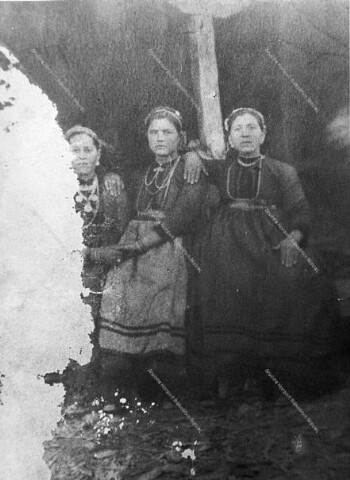 Η Ζωή Παππά με τις φίλες της. Μεγάλα Λιβάδια, δεκαετία ΄20