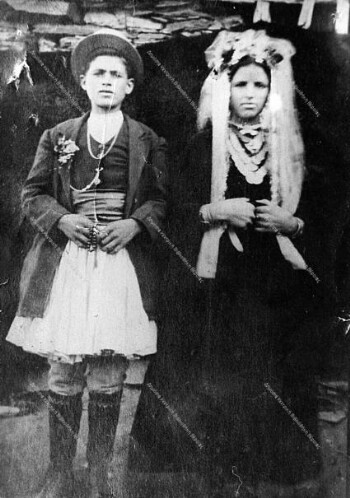 Photography of newlyweds, Peter Mparmpas and Zoi Chatzivretta, Megala Livadia, 1923