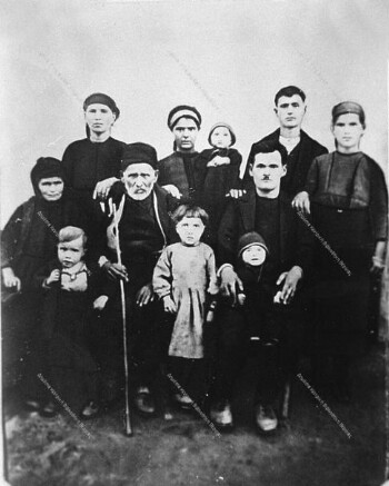 The family of the Macedonian warrior Georgios Pappas in 1932