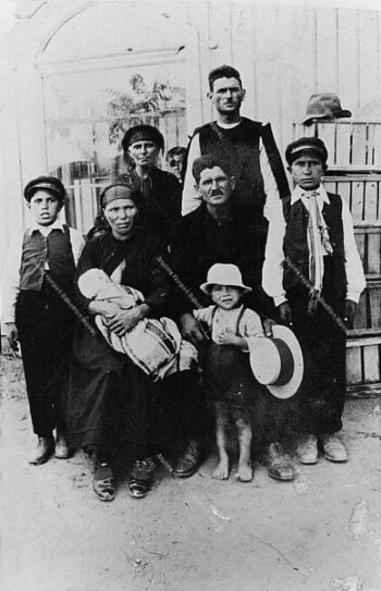 Aristidis Toza's family and Kiratsas Bougioukli's family, Dovroutsa Romania, 1935