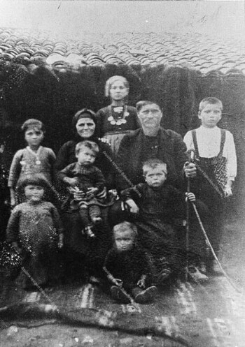 Petros and Stergiani Bougioukli's family, Vafiochori village of Kilkis in 1930