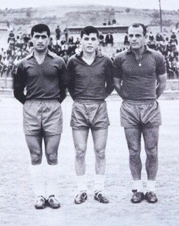 Μ. Παπαϊωάννου, Β. Συρόπουλος, Γ. Τσιντζόγλου, παίκτες της ποδοσφαιρικής ομάδας 