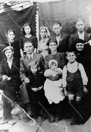 The family of the teacher Michail Papanikolaos and Soultana Barbas, Megala Livadia in 1944