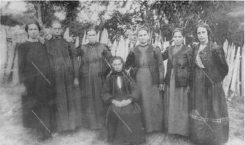 Dimitrios Batzios's daughters and daughters - in - law, Pertouli, 1924