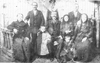 The Mouhtaris family, Laista, 1904