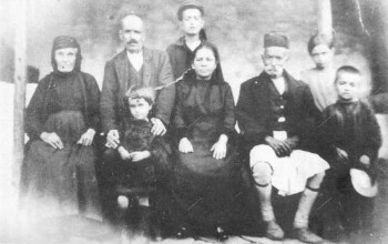 The Kogoulis family, Laista, early 20th century