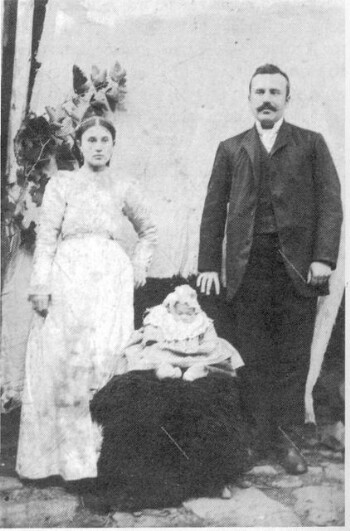 Dr G. Merdzios with his wife and child, Laista, 1904