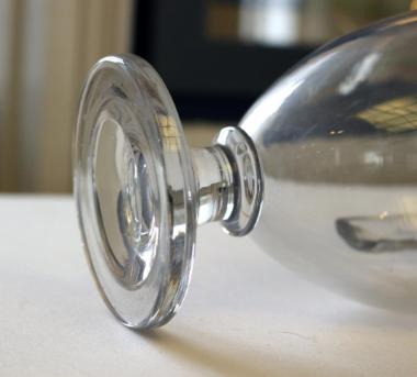 Une carafe en verre fabriquée par Bontemps