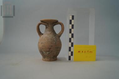 Small-scale clay pelike