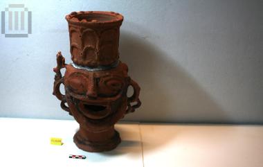 Ανθρωπόμορφο και αμφιπρόσωπο αγγείο - ανθοστήλη