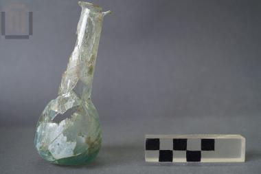 Γυάλινο βολβόσχημο μυροδοχείο