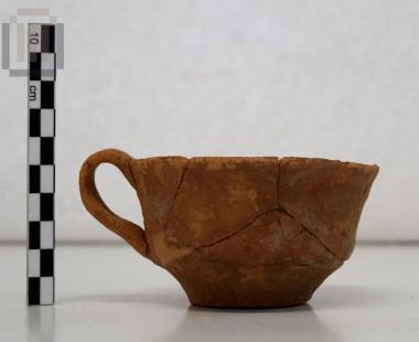 Μόνωτο τροπιδωτό κύπελλο