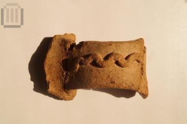 Τμήμα αγγείου με ανάγλυφη διακόσμηση