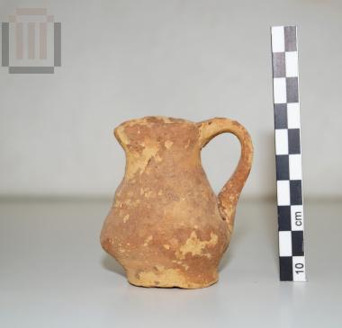 Trefoil juglet