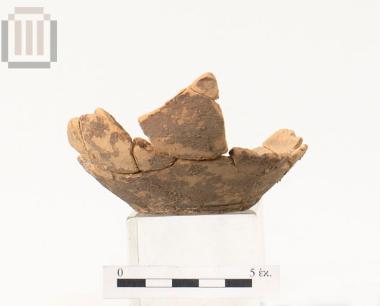 One-handled carinated cup