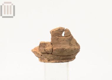 One-handled carinated cup