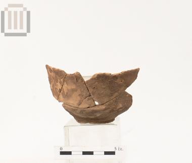 One-handled carinated cup