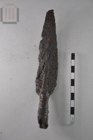 Σιδερένια φυλλόσχημη αιχμή δόρατος από το αρχαίο νεκροταφείο στο Καρτέρι