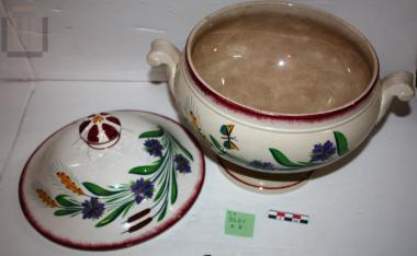 Fruitstand with lid