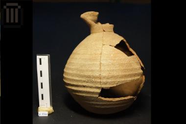 Τριφυλλόστομη οινοχόη