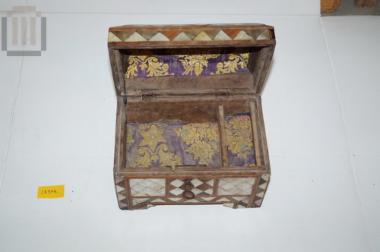 Wooden small chest with inlaid mother of pearl