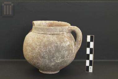 One-handled cup