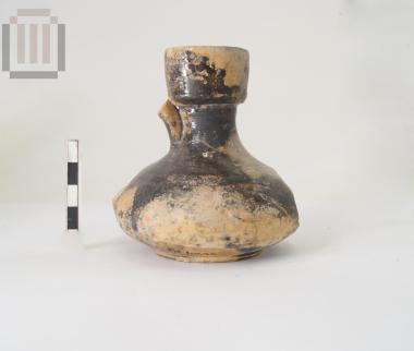 Μικρή πήλινη εφυαλωμένη πρόχους από το Δρέπανο