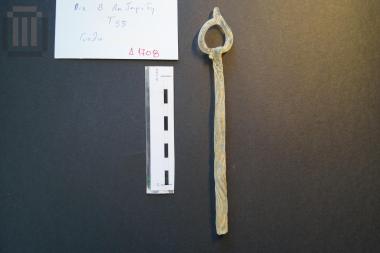 Unidentified glass object (“stirring implement”)