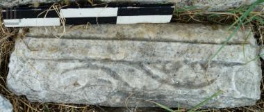 Side part of a stele