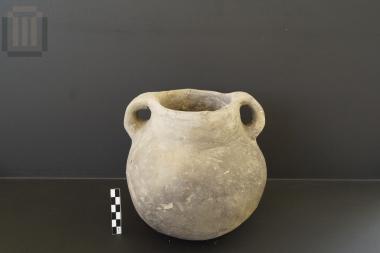 Vase of closed shape