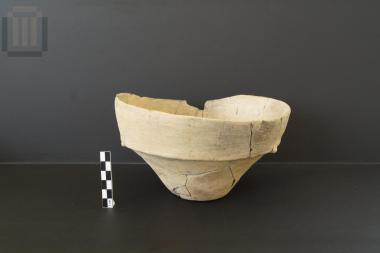 Phiale-shaped vase