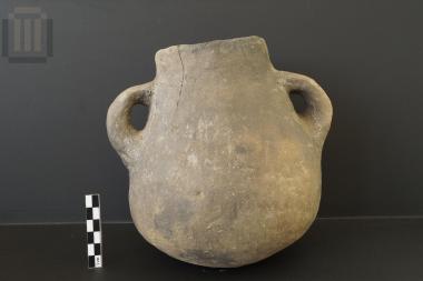 Vase of closed shape
