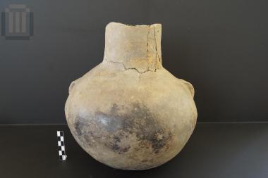 Vase of closed shape
