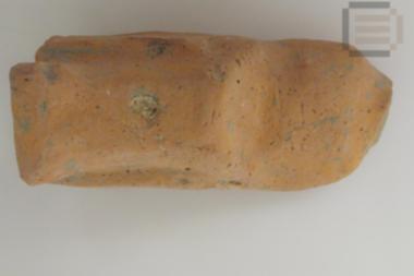 Τμήμα ειδωλίου ένθρονης γυναικείας μορφής