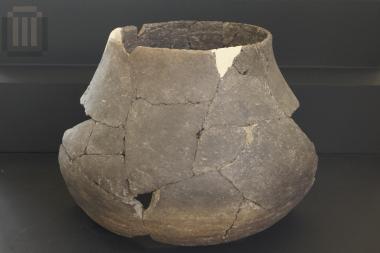 Vase of closed shape