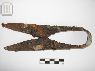 Iron scissors