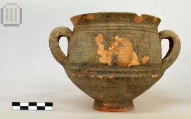Two-handled kantharoid mug